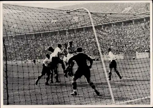 Sammelbild Olympia 1936, Fußball, Italienische Mannschaft im Endspiel gegen Österreich