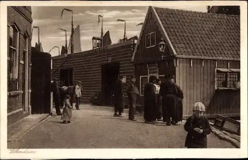 Ak Volendam Nordholland Niederlande, Straßenszene