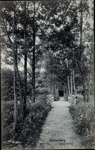 Ak Rheinsberg in der Mark, Park-Motiv, Brücke