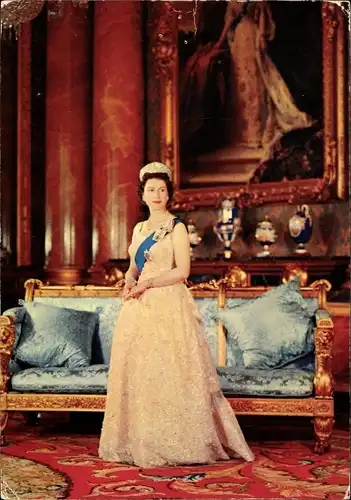 Ak Königin Elisabeth von Großbritannien, Standportrait
