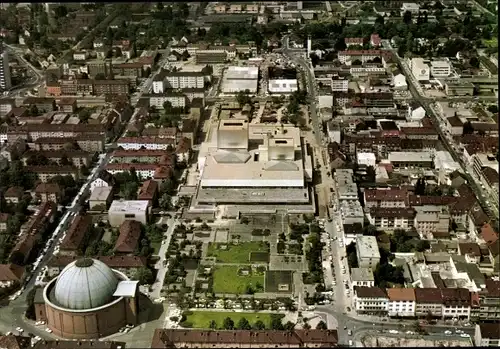 Ak Darmstadt in Hessen, Luftaufnahme, Blick über Kuppelbau der Ludwigskirche auf neues Stadttheater