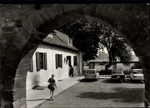 Ak Wandersleben Drei Gleichen Thüringen, Gasthof Freudenthal, Hintergrund Wachsenburg, Torbogen