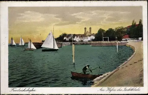 Ak Friedrichshafen am Bodensee, Am Hafen des Jachtklubs, Segelboote, Panorama, Türme