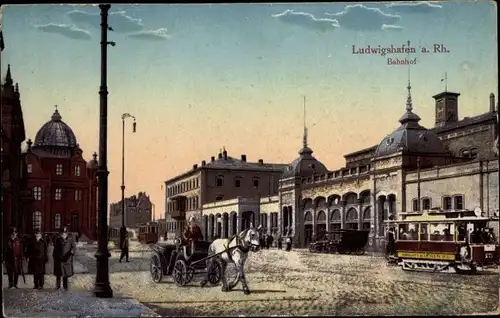 Ak Ludwigshafen am Rhein, Bahnhof, Straßenseite, Straßenbahn