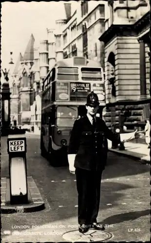 Ak London City England, Policeman on Duty at the Law Courts, Polizist, Bus