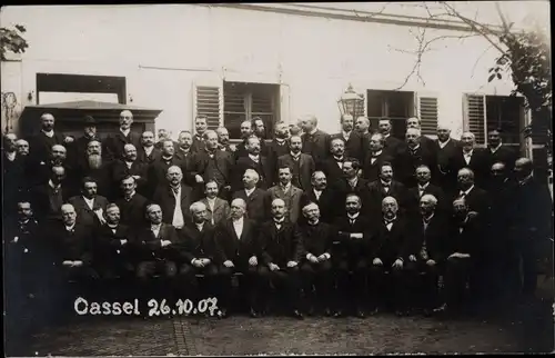 Foto Ak Kassel in Hessen, Männer in Anzügen, Gruppenbild, 1907