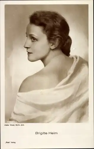 Ak Schauspielerin Brigitte Helm, bekannt aus Metropolis, Portrait im Profil