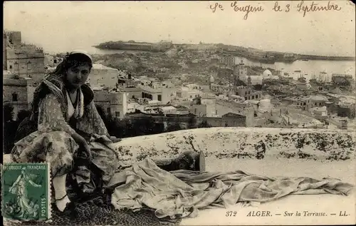 Ak Algier Alger Algerien, Totale von den Terrassen aus, Frau in Tracht