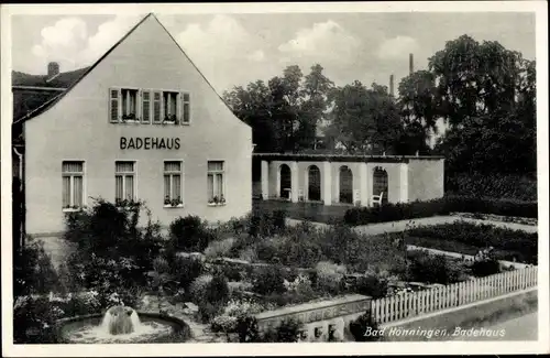 Ak Bad Hönningen am Rhein, Badehaus, Außenansicht mit Park und Springbrunnen