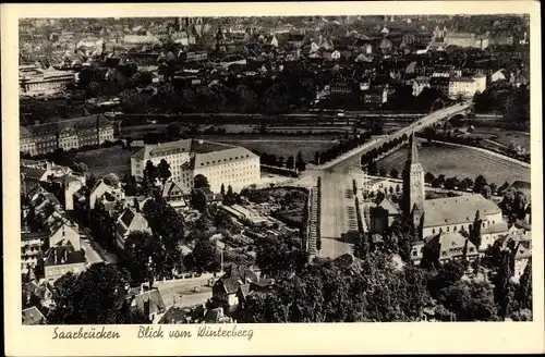 Ak Saarbrücken im Saarland, Kirche u. Stadt vom Winterberg gesehen