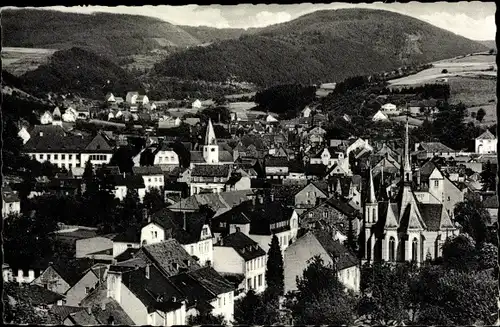 Ak Adenau in der Eifel, Panorama, Kirche