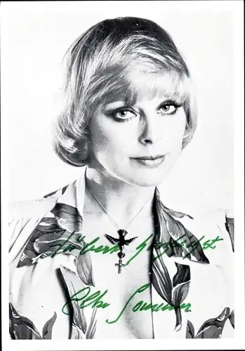 Ak Schauspielerin Elke Sommer, Portrait mit Halskette