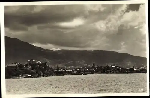 Ak Bergen Norwegen, Blick vom Meer zur Stadt, Häuser