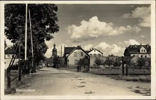 Ak Rheinzabern in der Pfalz, Straßenpartie im Ort, Glockenturm, Gleisübergang