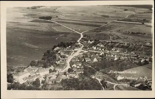 Ak Altenburg in Niederösterreich, Blick auf den Ort, Fliegeraufnahme