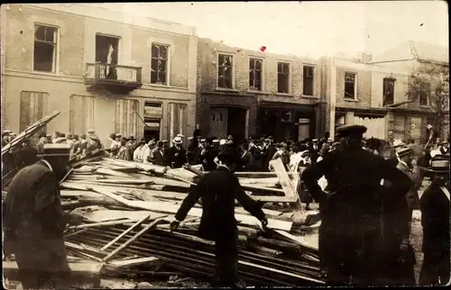 Foto Ak Borculo Gelderland, Kerkplein, cycloon 1925
