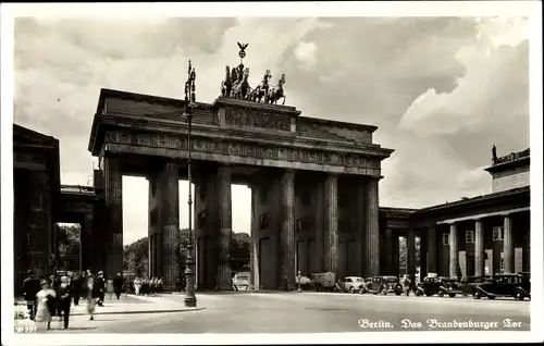 Ak Berlin Mitte, Blick auf das Brandenburger Tor, Pariser Platz