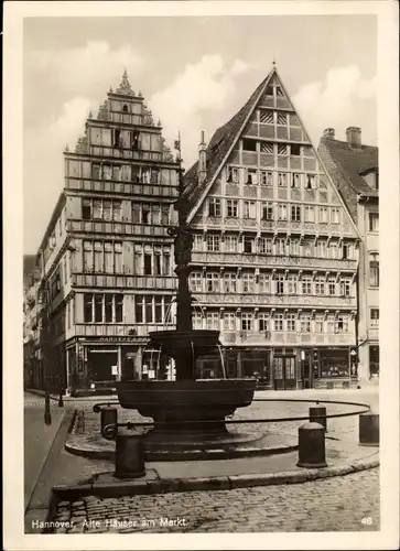 Ak Hannover in Niedersachsen, Alte Häuser am Markt, Brunnen