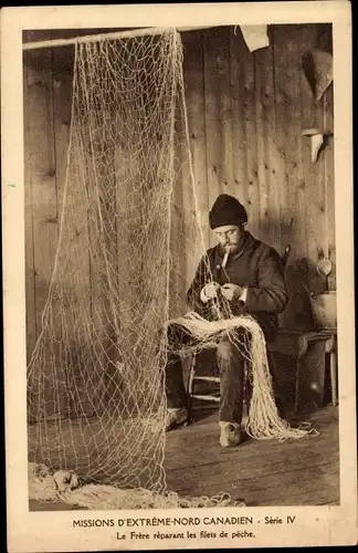 Ak Missions d'Extreme Nord Canadien, Le Frere reparant les filets de peche