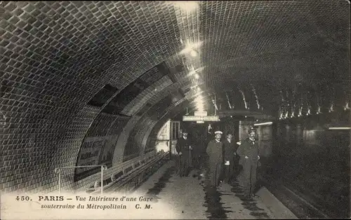 Ak U-Bahn Paris, Vue interieure d'une Gare souterraine du Metropolitain, Direction de Villiers