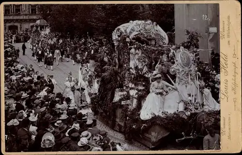 Foto Jena in Thüringen, Historischer Festzug, geschmückter Festwagen