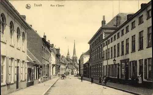 Ak Thielt Tielt Westflandern, Yperstraat, Straßenpartie, Kirchturm