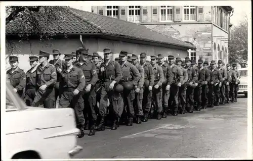 Foto Ak Deutsche Soldaten in Uniformen, Bundeswehr