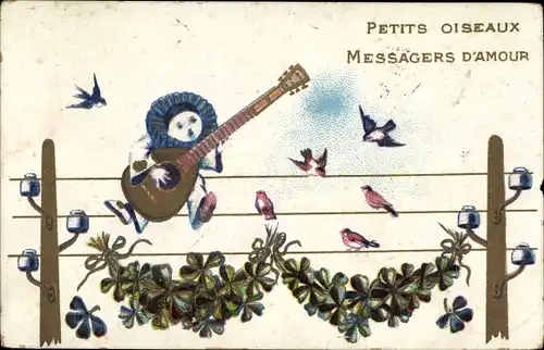 Präge Ak Petits Oiseaux, Messagers d'Amour, Harlekin auf dem Strommast, Schwalben, Kleeblätter