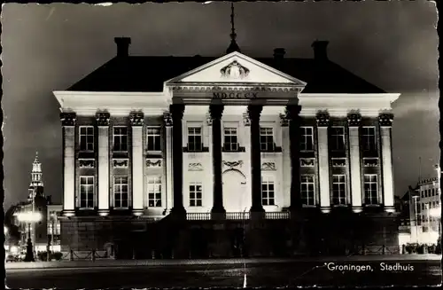 Ak Groningen Niederlande, Stadhuis bei Nacht