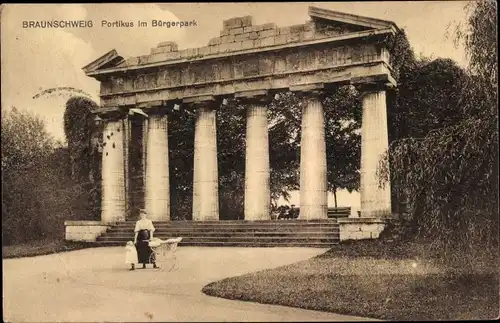 Ak Braunschweig in Niedersachsen, Portikus im Bürgerpark, Säulen, Dame mit Kinderwagen, Kind