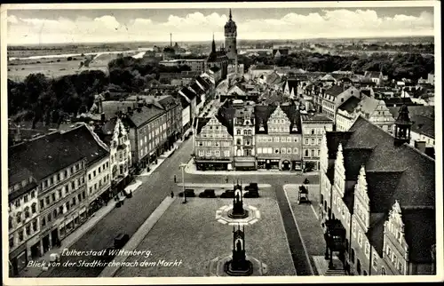 Ak Lutherstadt Wittenberg in Sachsen Anhalt, Blick von der Stadtkirche nach dem Markt