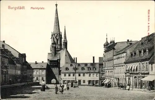 Ak Burgstädt in Sachsen, Marktplatz, Kirche, Passanten