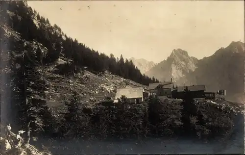Foto Ak Vorderkaiserfelden, Berghütte, Berglandschaft