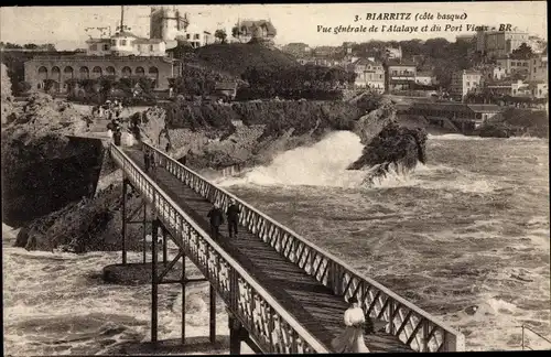 Ak Biarritz Pyrénées Atlantiques, Vue générale de l'Atalaye et du Port Vieux