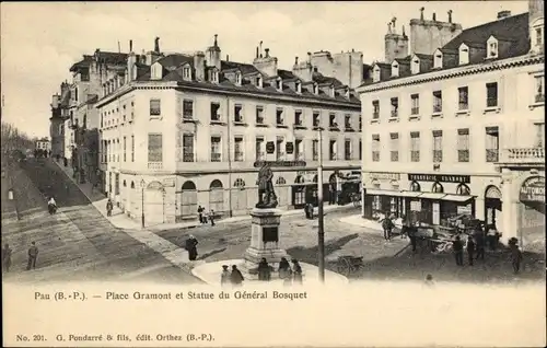 Ak Pau Pyrénées-Atlantiques, Place Gramont et Statue du Général Bosquet