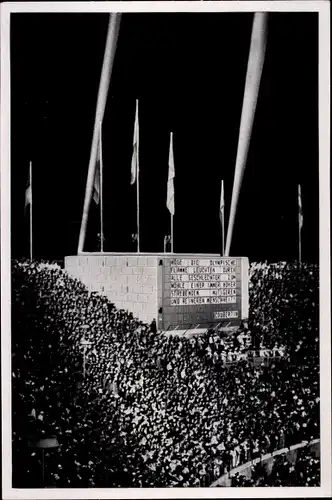 Sammelbild Olympia 1936, Olympische Botschaft an der Siegertafel im Stadion