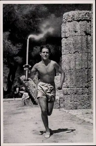 Sammelbild Olympia 1936, Grieche Konstantin Kondyllis mit olympischer Fackel