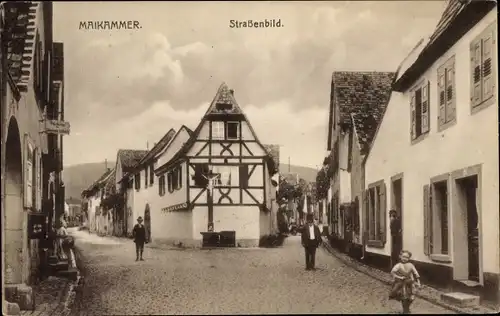 Ak Maikammer Rheinland Pfalz, Straßenbild, Fachwerkhaus, Kruzifix, Bäckerei, Wohnhäuser