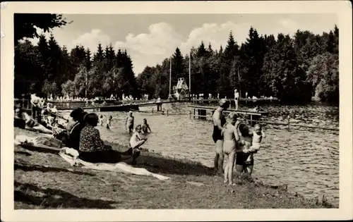 Ak Hasselfelde Oberharz am Brocken, Das Waldseebad mit Gästen