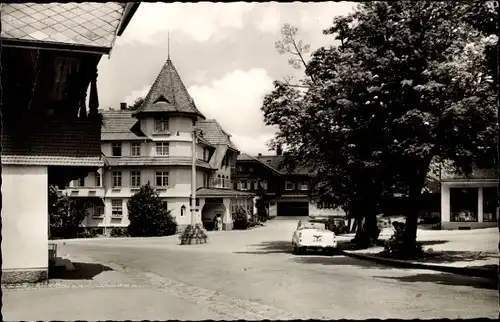 Ak Hinterzarten im Schwarzwald, Bahnhofsplatz mit Hotel Schwarzwaldhof