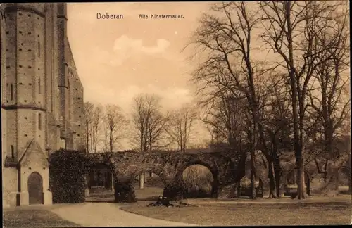 Ak Bad Doberan in Mecklenburg, Alte Klostermauer