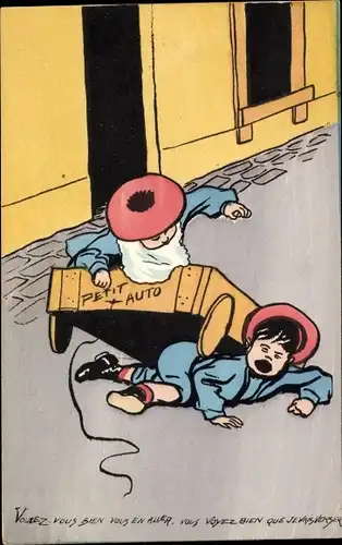 Ak Petit Auto, Kind ist mit Seifenkiste über Jungen gefahren