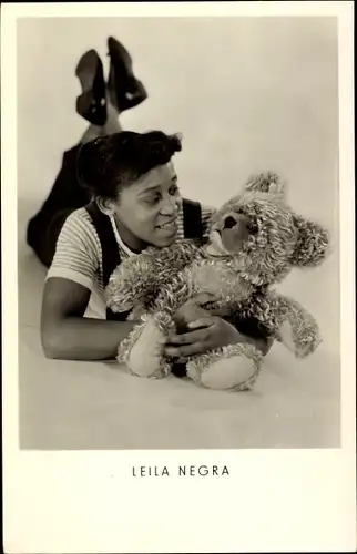 Ak Schauspielerin Leila Negra, Teddybär