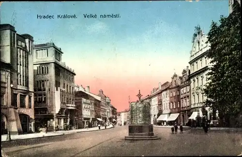 Ak Hradec Králové Königgrätz Stadt, Velke namesti, Großer Platz, Brunnen