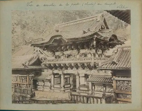 Foto Nikko Präfektur Tochigi Japan, Behind view of the Yomeimon Gate, Shinto temple