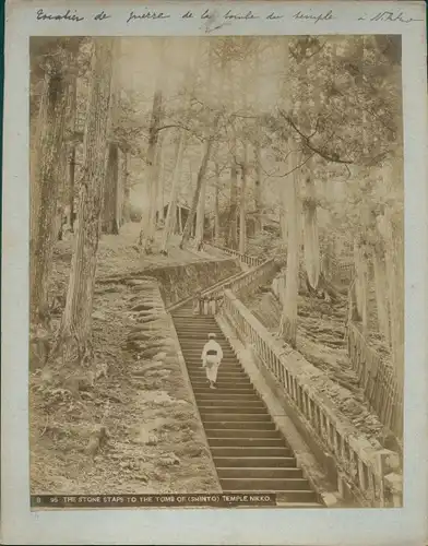 Foto Nikko Präfektur Tochigi Japan, Stone Steps to the Tomb of the Shinto Temple