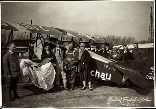 Foto Klinke, Pilot Kurt Streit, Dietrich DP IIa Bussard Flugzeug, D-572, Flughafen Berlin Tempelhof