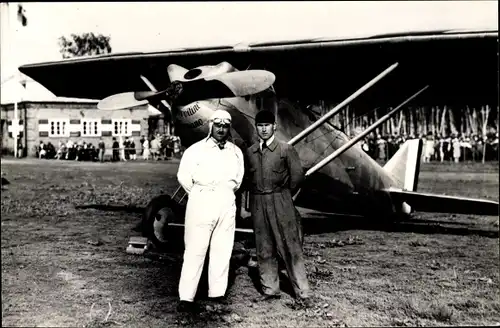 Foto Walter Hahn 4685, Französischer Kunstflugpilot Marcel Doret, Devoitine Hispano Flugzeug