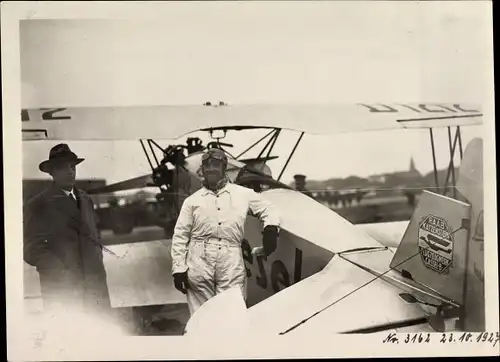 Foto Kunstflugpilot Marcel Doret, Fieseler Schwalbe Flugzeug Kl 1c D1212, Flughafen Berlin Tempelhof