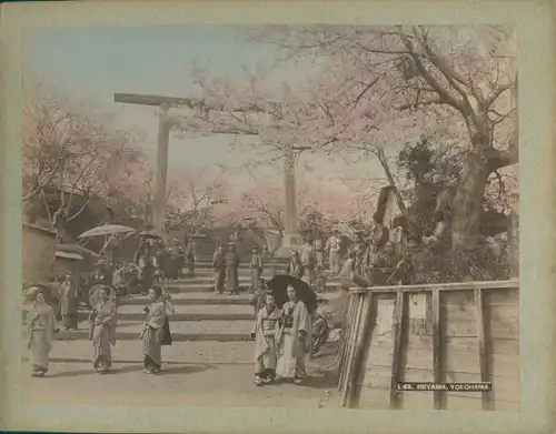 Foto Yokohama Präf. Kanagawa Japan, Iseyama Shrine, crowded scene, cherry blossom, colorized